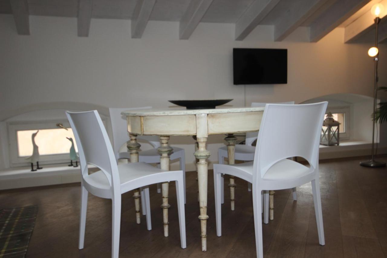 Mansarda Di Alice Desenzano del Garda Exterior foto